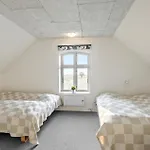 6 Bedroom Beautiful In *