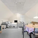 6 Bedroom Beautiful In Casa vacanze *