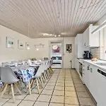 בית נופש 6 Bedroom Beautiful In