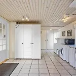 6 Bedroom Beautiful In Casa vacanze *