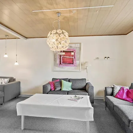 6 Bedroom Beautiful In Prázdninový dům Ærøskøbing