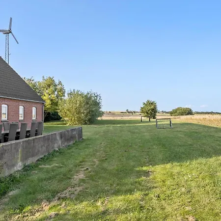 6 Bedroom Beautiful In Holiday home *