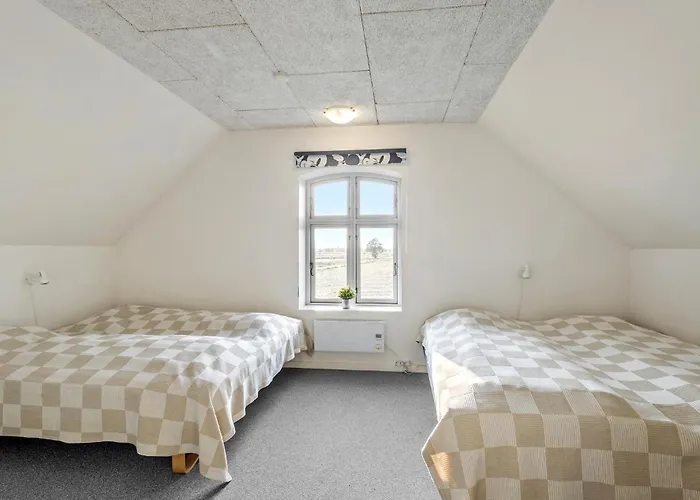 6 Bedroom Beautiful In *