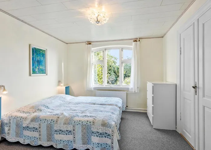 6 Bedroom Beautiful In Dom wakacyjny *