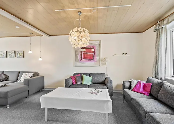 6 Bedroom Beautiful In Dom wakacyjny Ærøskøbing