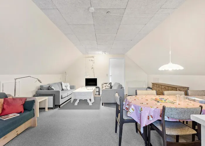 6 Bedroom Beautiful In בית נופש *