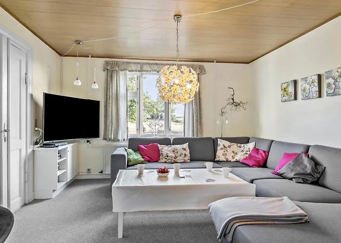 בית נופש 6 Bedroom Beautiful In Ærøskøbing