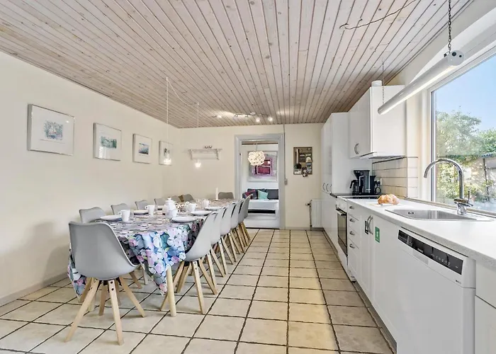 Dom wakacyjny 6 Bedroom Beautiful In