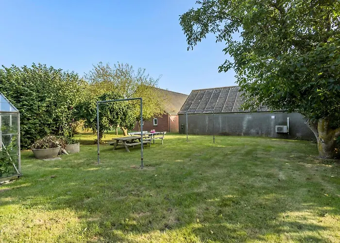 6 Bedroom Beautiful In