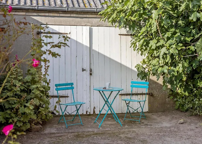 Holiday home 6 Bedroom Beautiful In *
