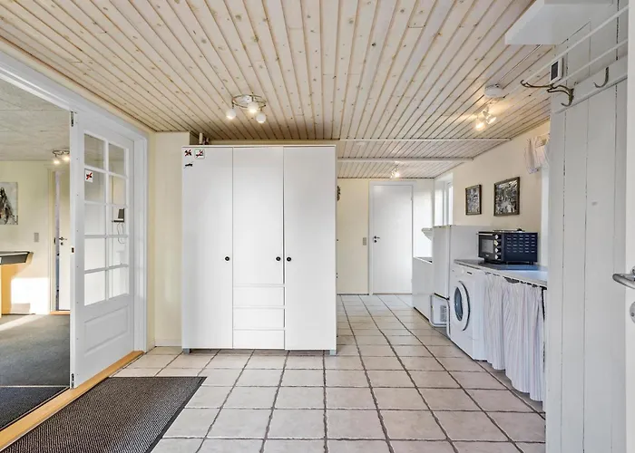 6 Bedroom Beautiful In בית נופש *