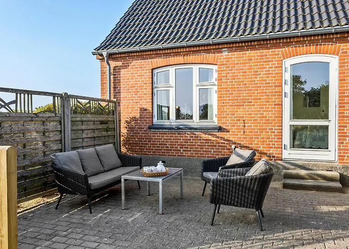 Dom wakacyjny 6 Bedroom Beautiful In *